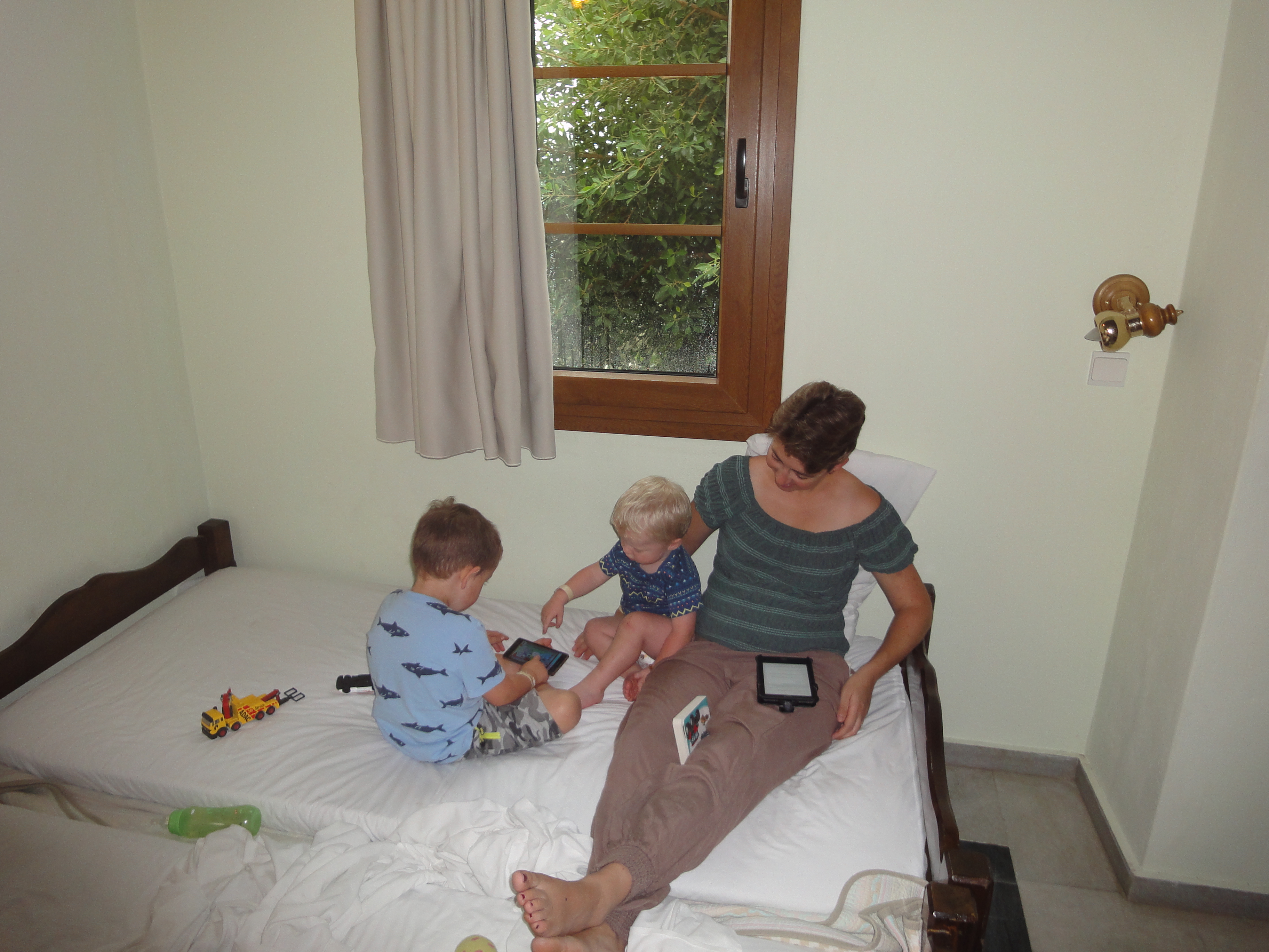 Spielen auf dem Bett